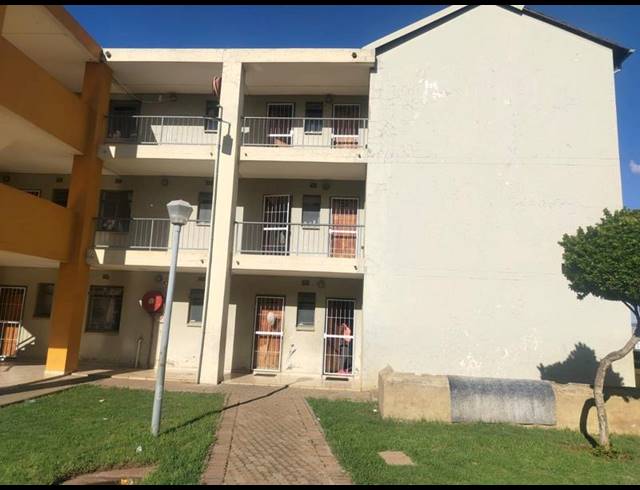 3 BEDROOM APARTMENT FOR SALE IN JABULANI